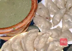 Illustration of how to make dumpling stuffing 5