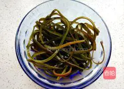 Illustration of how to make cold kelp shreds 1