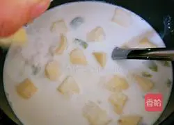 Illustration of how to make fruit milk oatmeal 7