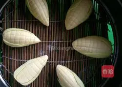 Illustration of how to make small fragrant corn buns 11