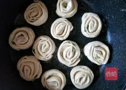 Illustration of how to make fried dough rolls 12