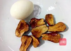 Illustration of how to make motherwort, jujube and egg soup 3