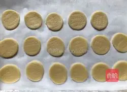 Crispy and delicious baby snacks, homemade soda biscuits that can supplement calcium, illustrations of how to make additive-free baby food supplement 6