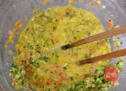 Illustration of how to make cucumber and egg pancakes 7