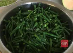 Illustrations of how to make Korean mixed vegetables 10