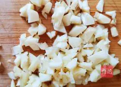 Illustration of how to make shredded mixed vegetables and pork for treating loss of appetite 6