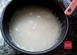 Illustration of making homemade sweet wine 2