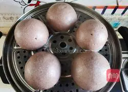Illustration of how to make handmade black sesame steamed buns 11