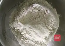 Illustration of the electric baking pan version of mutton pie 1