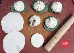 Illustration of how to make Xiao Long Bao 6