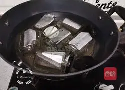 Illustration of how to make canned yellow peaches 1