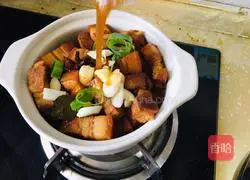 Illustration of how to make braised pork and tofu in a casserole 17