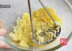 Illustration of how to make potato pancakes 2