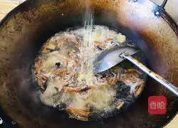 Hot and sour shredded pork soup recipe 5