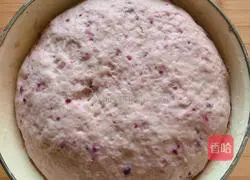 Illustration of how to make purple sweet potato rolls stuffed with roses 9