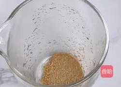 Illustration of how to mix oolong tea jelly with milk 1