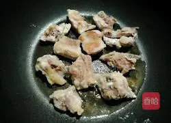 Illustration of how to make spareribs noodle soup 7