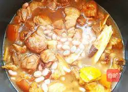 Illustration of roasting pig's feet with peanuts 10