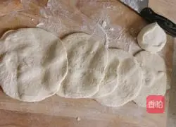 Illustration of how to make pork and potato buns 20