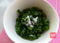 Illustration of how to make fried rolls 4