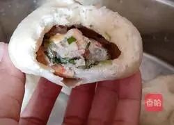 Illustration of how to make three fresh buns 9