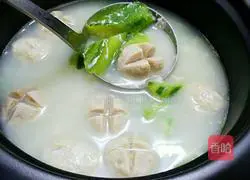 Illustration of how to make loofah and meatball soup 8