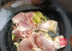 One pot of potatoes and beans stewed Illustration of how to make cakes 4