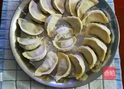 Illustration of how to make bean and beef dumplings 18