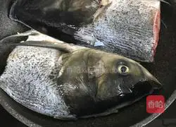 Illustration of how to make fish head and tofu soup 5