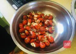 Illustration of how to make spicy crayfish 1