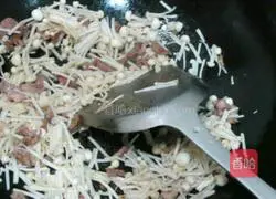 Enoki mushroom shredded pork soup recipe 5