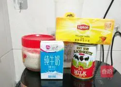 Illustration of how to make lazy milk tea 1