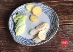 Illustration of how to make yellow croaker in tomato sauce 2