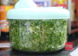 Illustration of how to make vegetable and pork wontons 2