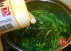 Illustration of how to make spinach vermicelli soup 8