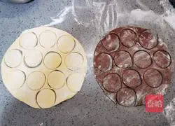 Illustration of how to make pumpkin and cocoa flower steamed buns 7