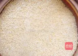 Illustration of how to make millet crispy rice crust 1