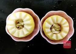 Illustration of how to make pears stewed with rock sugar 6