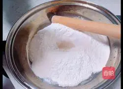 Illustration of how to make leek and egg pancakes 1