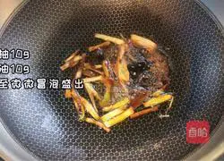 Illustration of how to make noodles with scallion oil on egg-breaking day 2