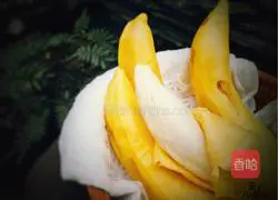 Illustration of how to make imitation banana steamed buns 16