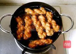 Illustration of how to make soft twists 11