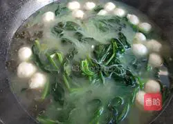 Illustration of how to make spinach meatball and vermicelli soup 11