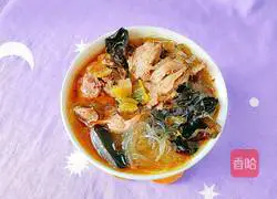Illustration of how to make fungus, pickled cabbage, vermicelli and old duck soup 19