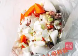 Illustration of how to make two-color radish and pork ribs soup 3