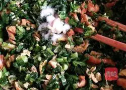 Illustration of how to make leek and spinach vegetarian buns 10