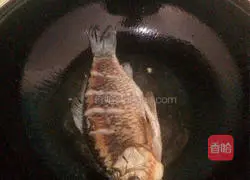 Illustration of how to make radish and crucian carp soup 4