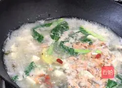 Illustration of how to make shrimp and preserved egg soup 12