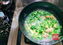 Illustration of how to make shepherd's purse egg soup 5