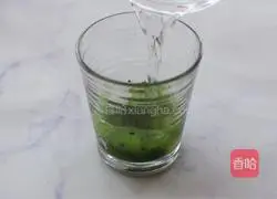 Illustration of how to make Matcha Berry Ice Drink 6